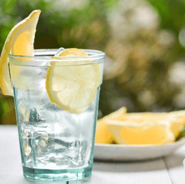 レモン水は健康・美容によい？得られる効果や飲む際の注意点を解説